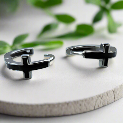 Cruz ~ Boucles d'oreilles créoles en argent avec croix noire